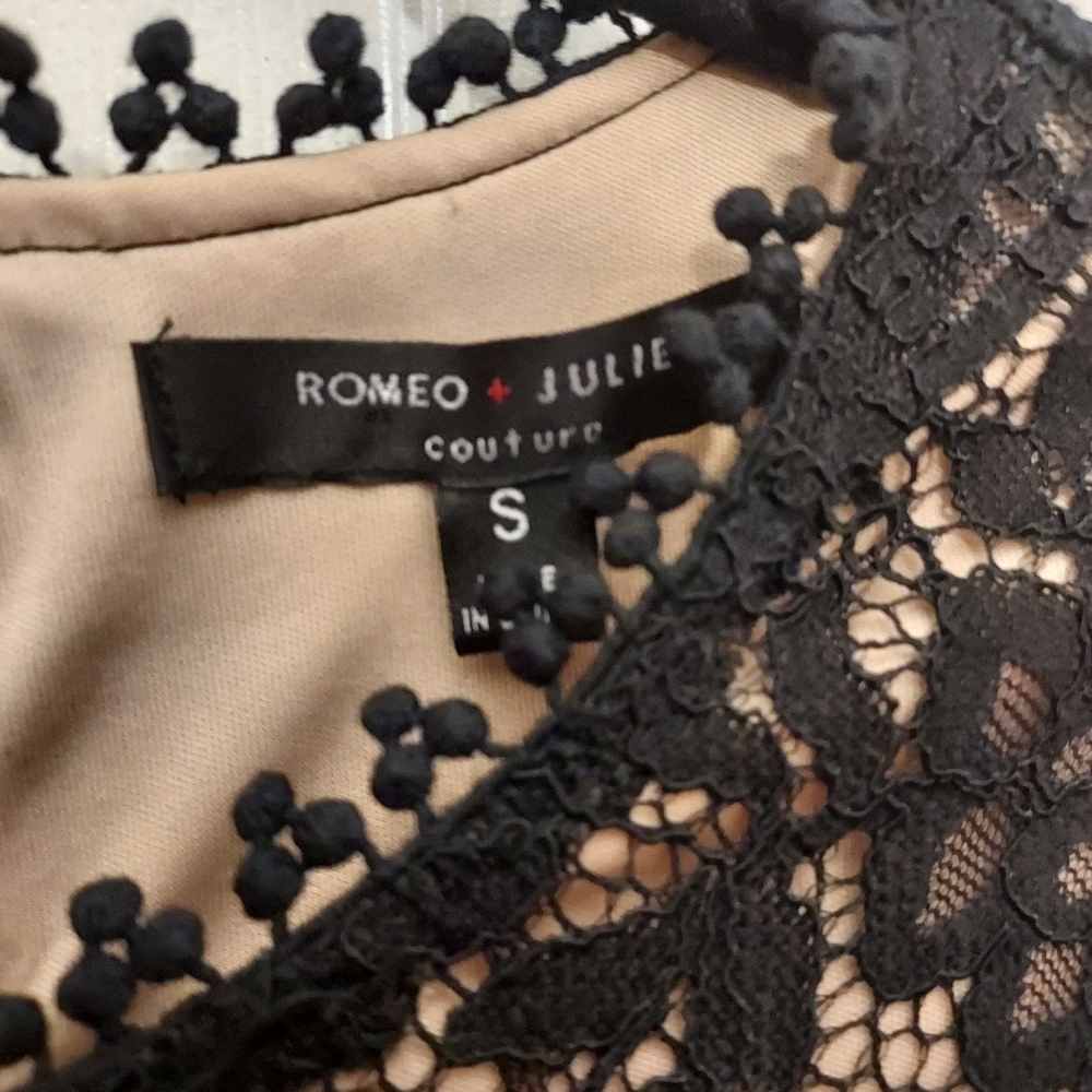 Romeo + Juliet Couture lace top - Picture 2 of 4